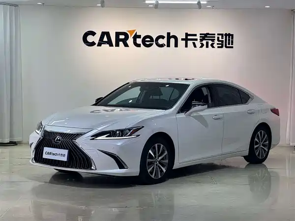 Lexus ES 2020