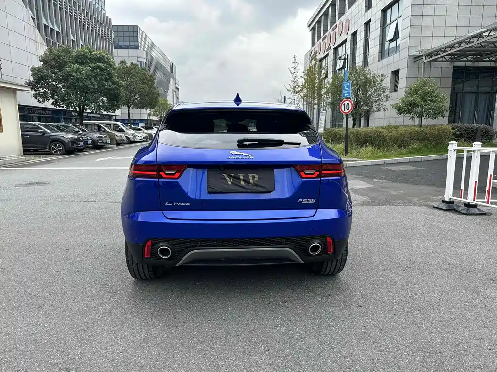 Jaguar E-PACE 2020 — фото 5