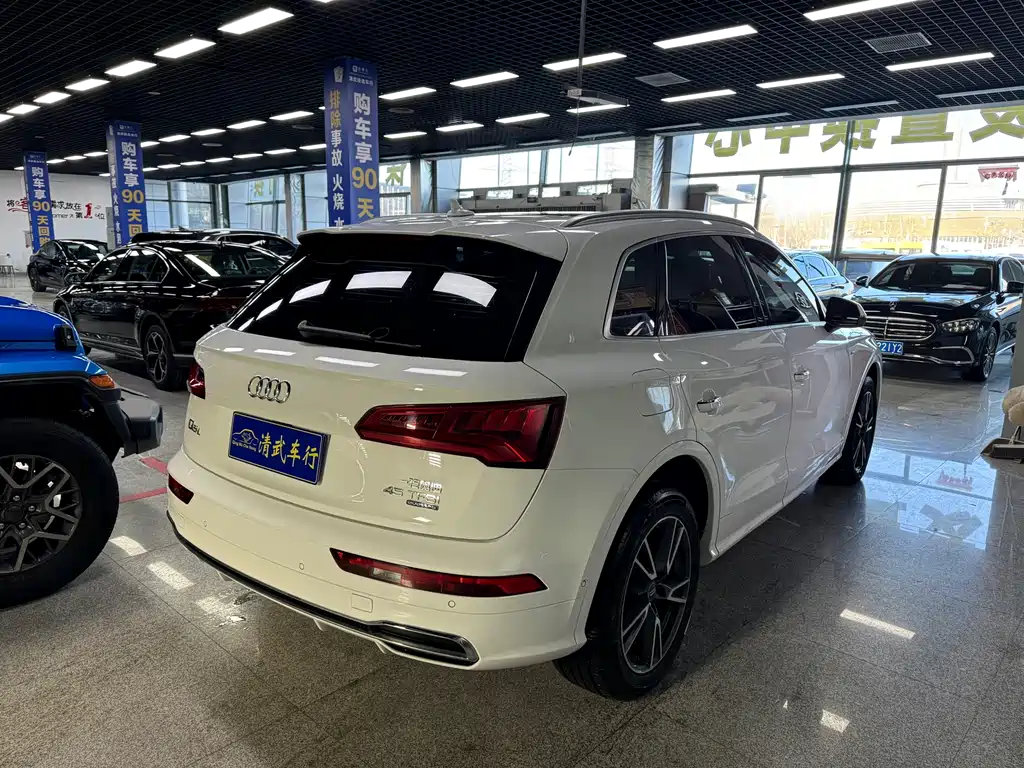 Audi Q5L 2020 — фото 15