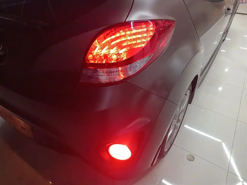 Hyundai Veloster 2017 — фото 8