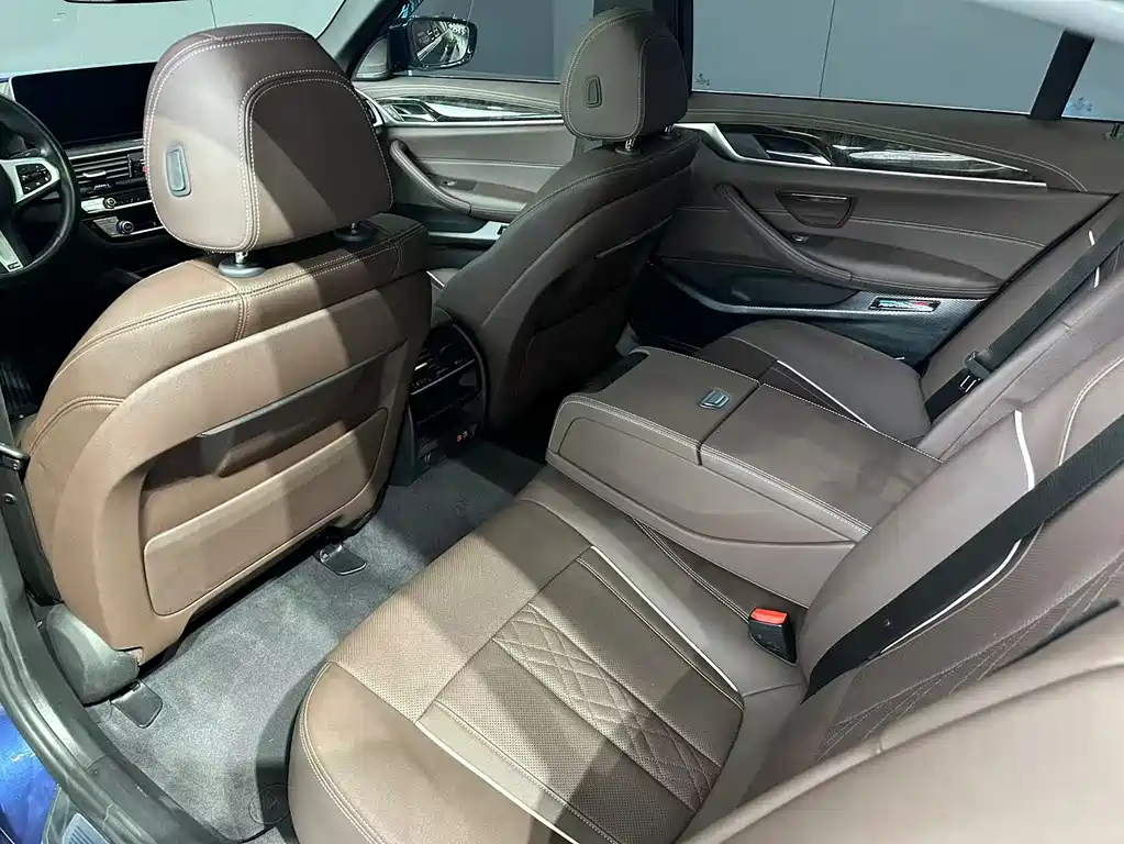 BMW 5 Series 2021 — фото 10