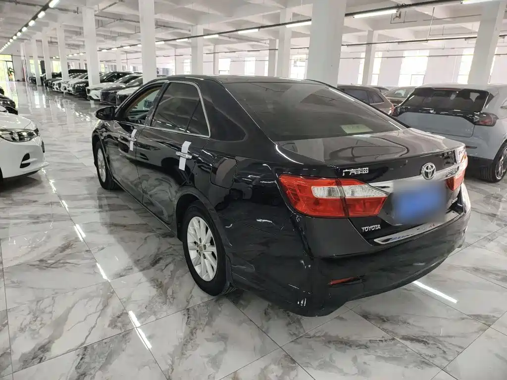 Toyota Camry 2014 — фото 7