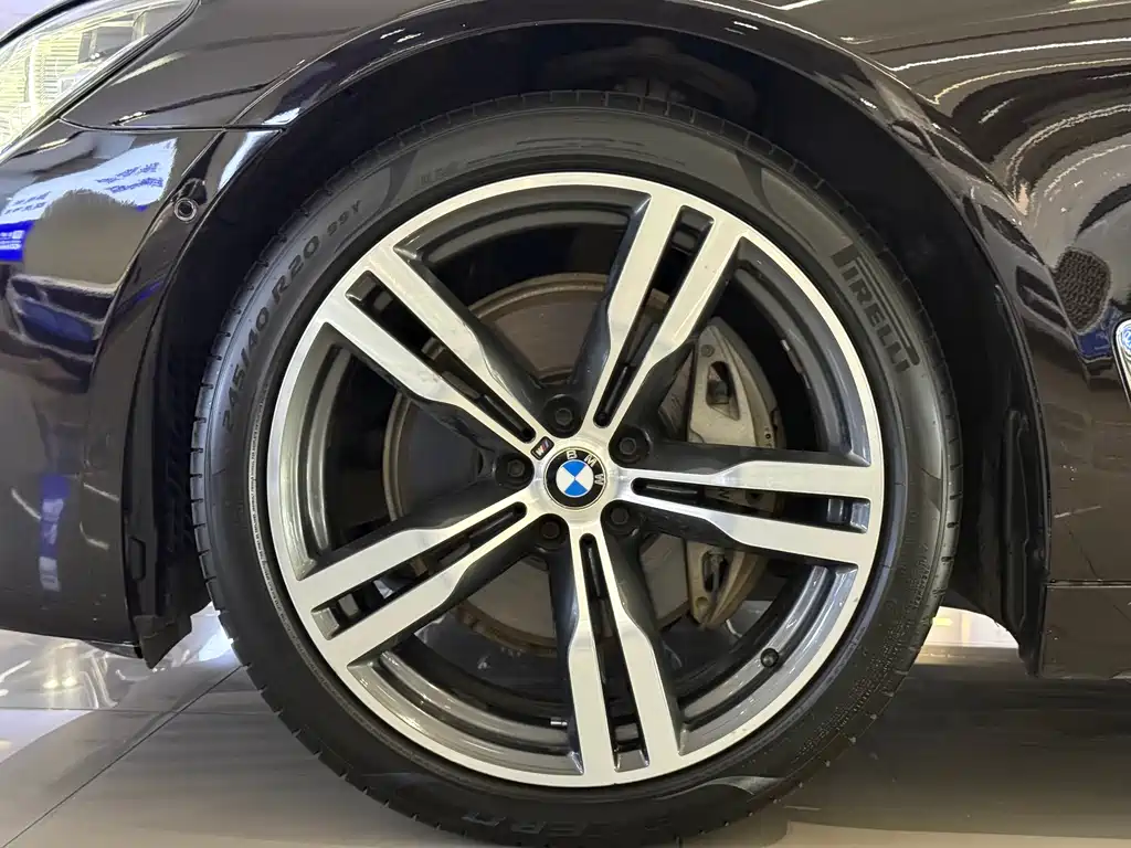 BMW 7 Series 2018 — фото 20