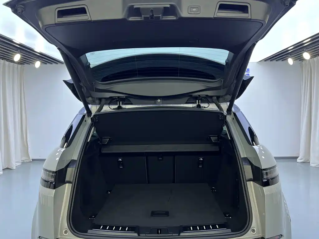 Land Rover Range Rover Evoque 2024 — фото 24