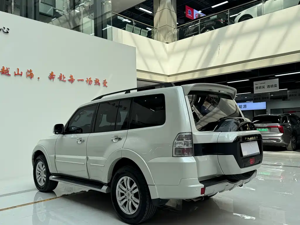 Mitsubishi Pajero 2018 — фото 6