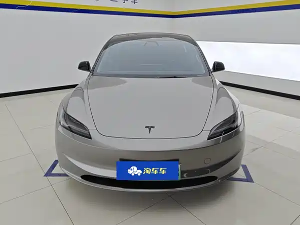 Tesla Model 3 2024