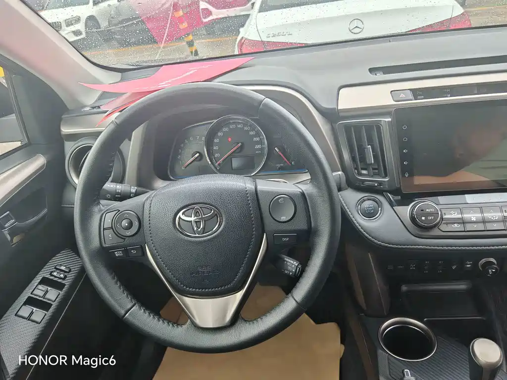 Toyota RAV4 2016 — фото 12