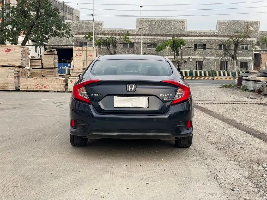 Honda Civic 2018 — фото 11