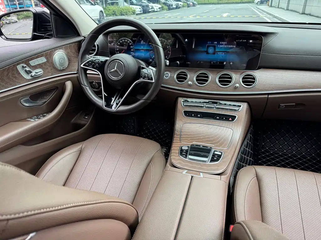 Mercedes-Benz E-Class 2023 — фото 12
