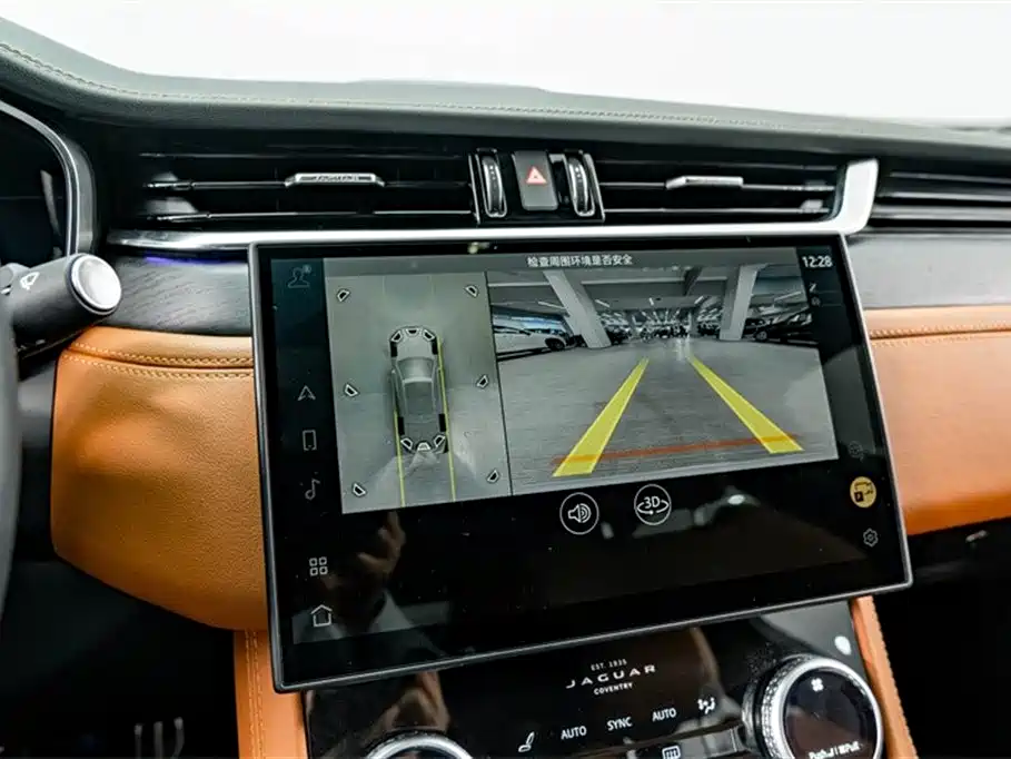 Jaguar XFL 2024 — фото 10