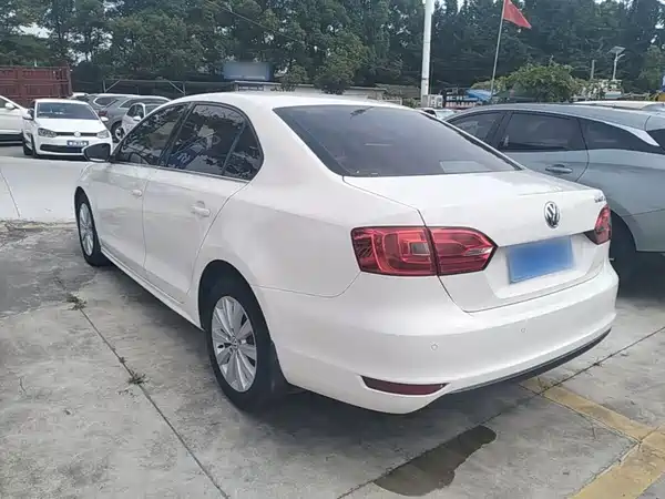 Volkswagen Sagitar 2014