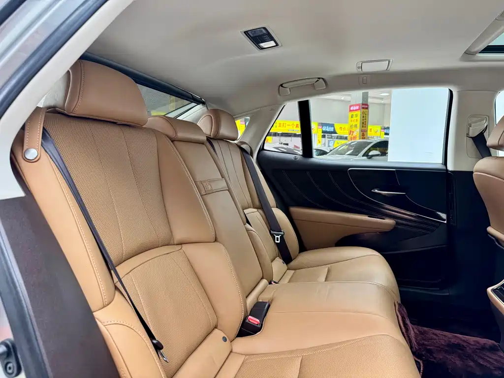 Lexus LS 2018 — фото 11