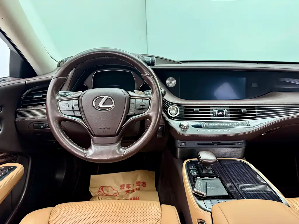 Lexus LS 2018 — фото 17