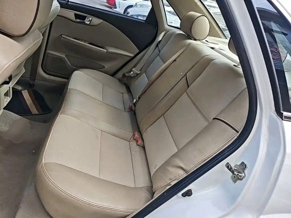 Buick Excelle 2015 — фото 17