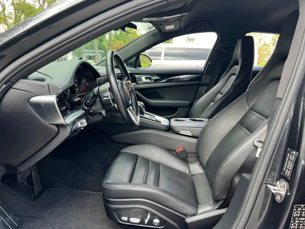 Porsche Panamera 2018 — фото 10