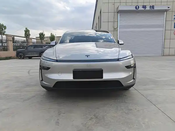 Tesla Model Y L 2026