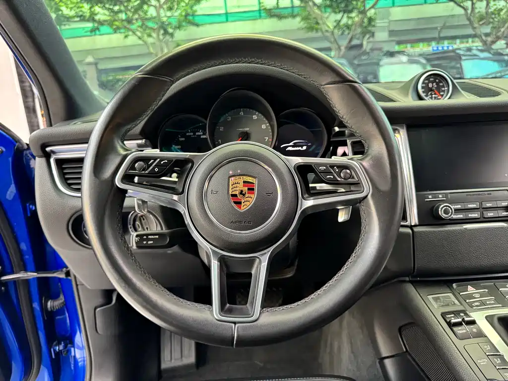 Porsche Macan 2018 — фото 14