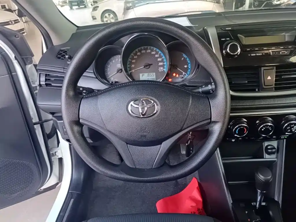 Toyota Yaris L 2018 — фото 11