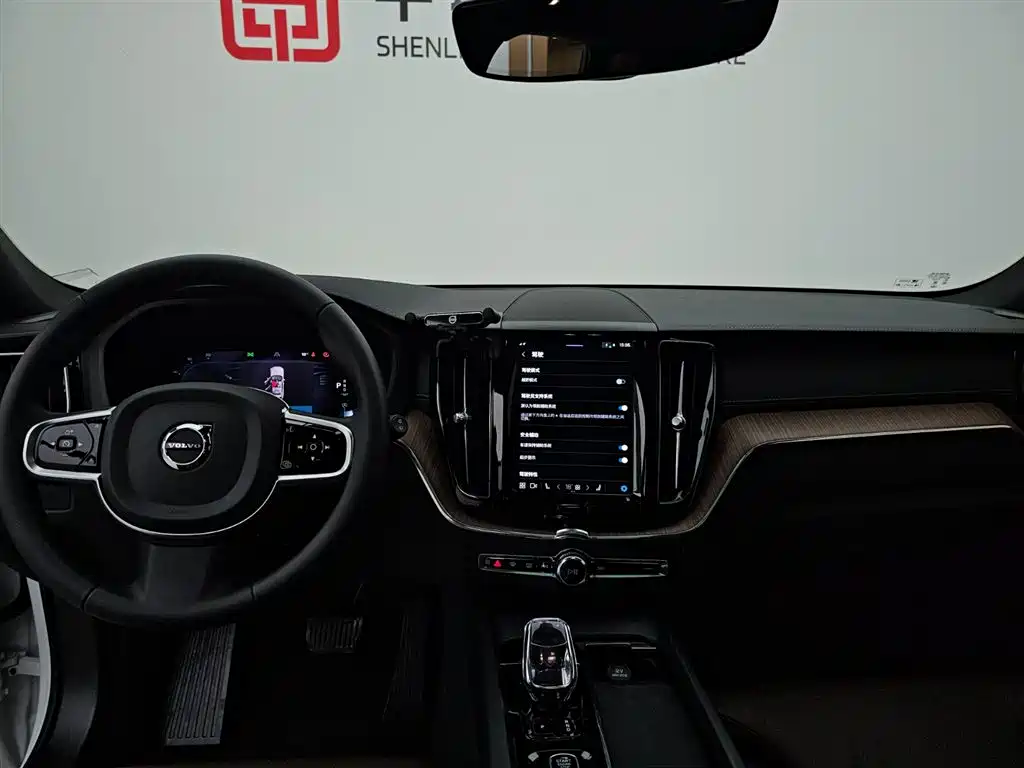 Volvo XC60 2024 — фото 13