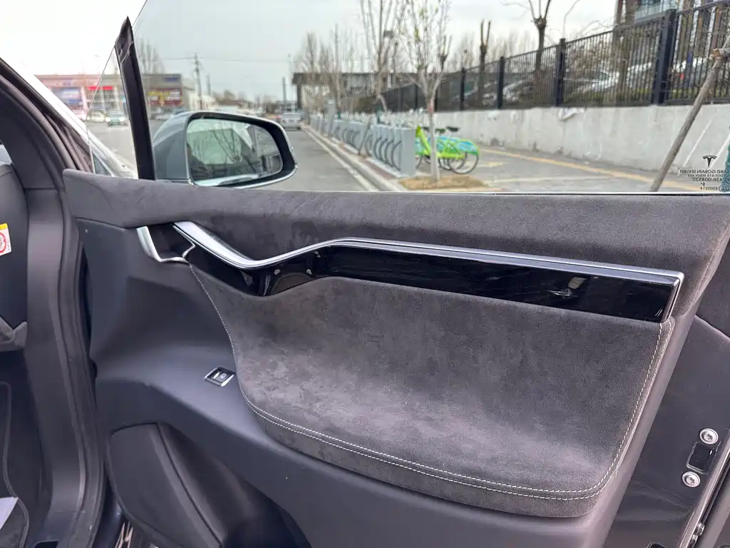 Tesla Model X 2017 — фото 17