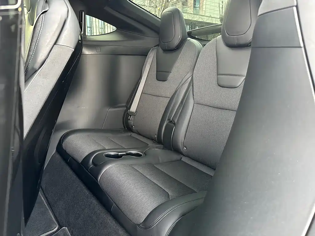 Tesla Model X 2017 — фото 9