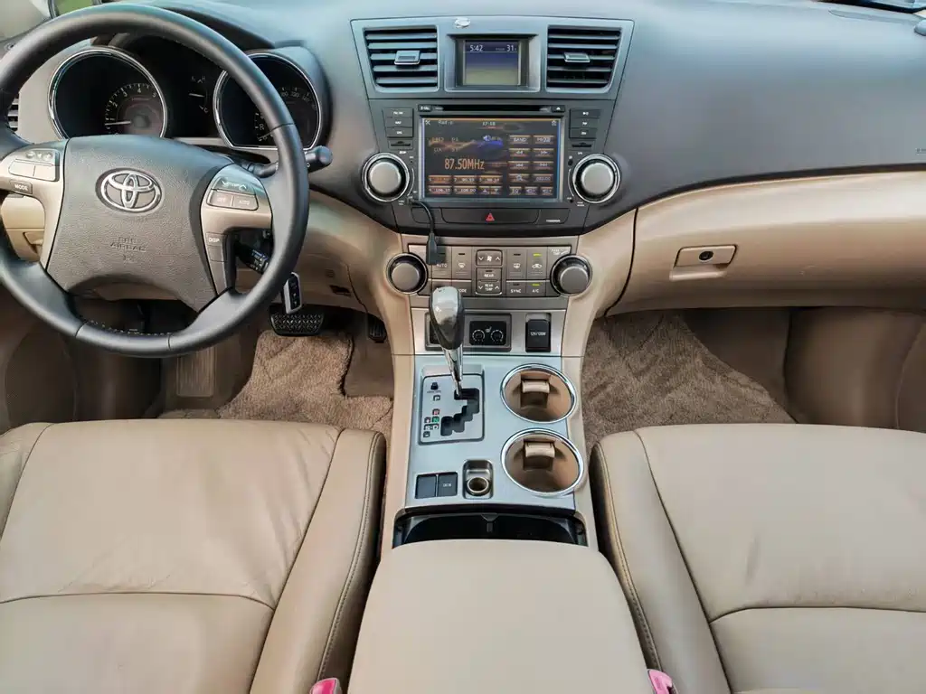 Toyota Highlander 2012 — фото 11