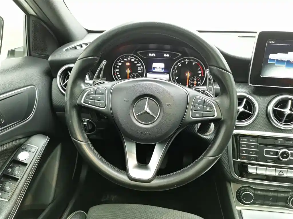 Mercedes-Benz A-Class 2016 — фото 11