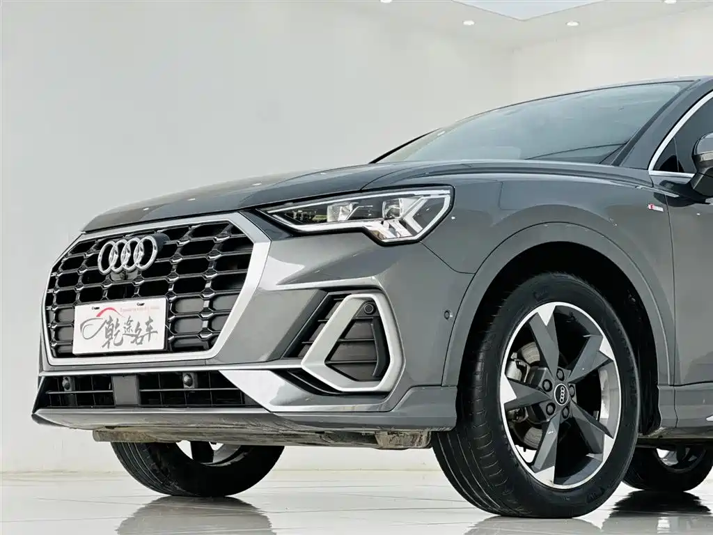 Audi Q3 2021 — фото 8