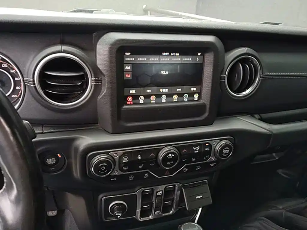 Jeep Wrangler 2020 — фото 13