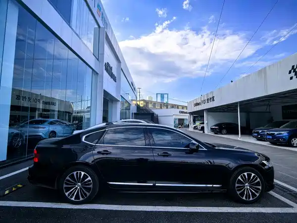 Volvo S90 2024