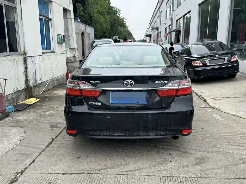 Toyota Camry 2015 — фото 5