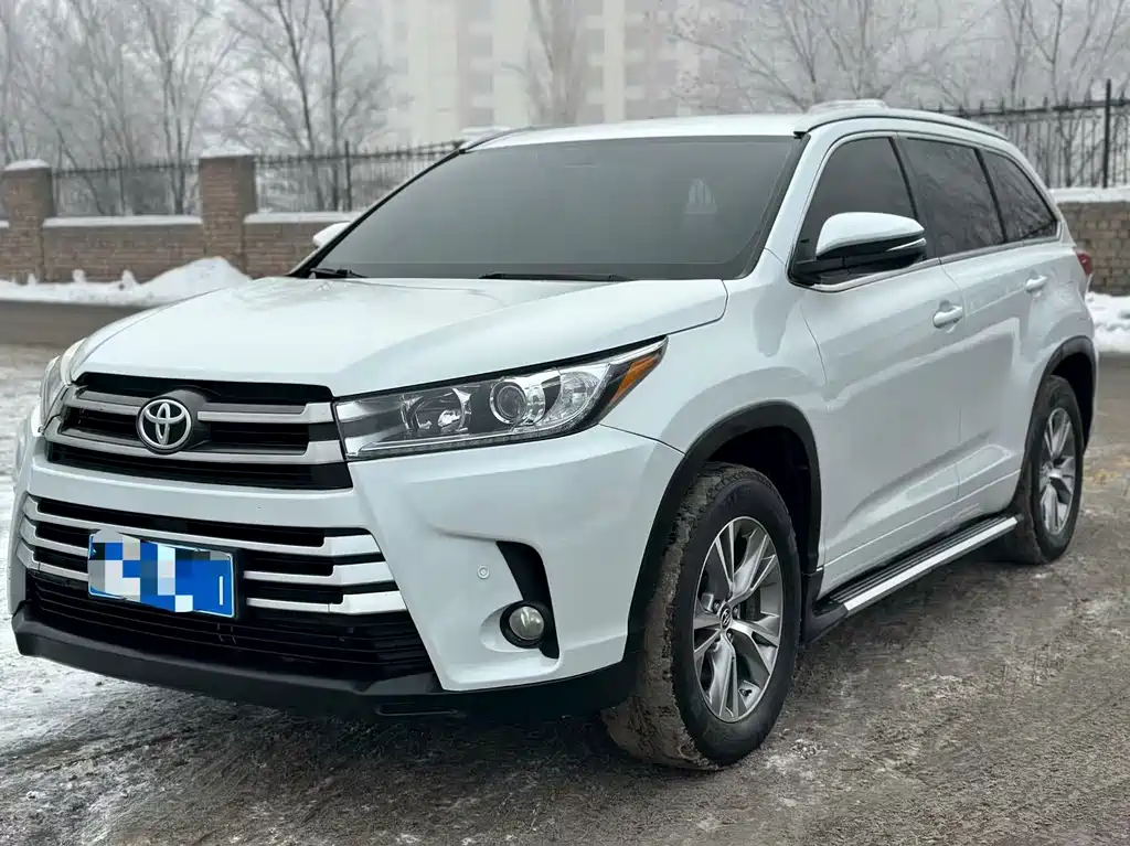 Toyota Highlander 2021 — фото 1