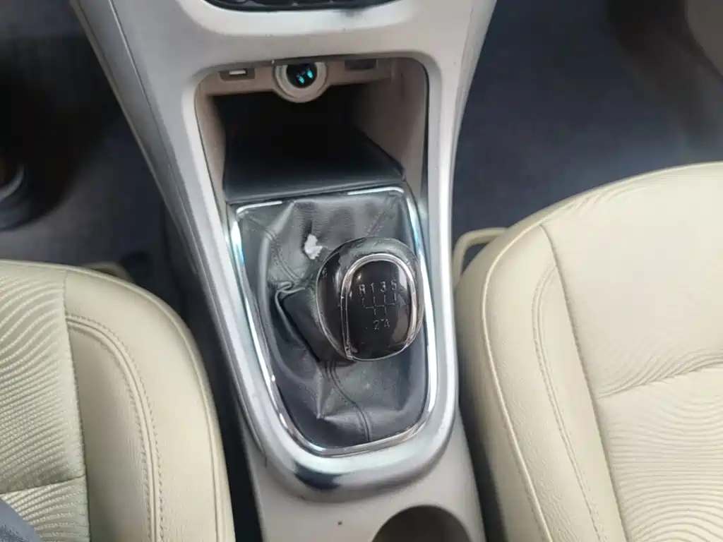 Buick Excelle 2015 — фото 14