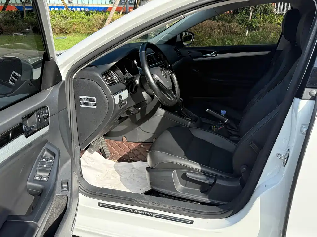 Volkswagen Sagitar 2016