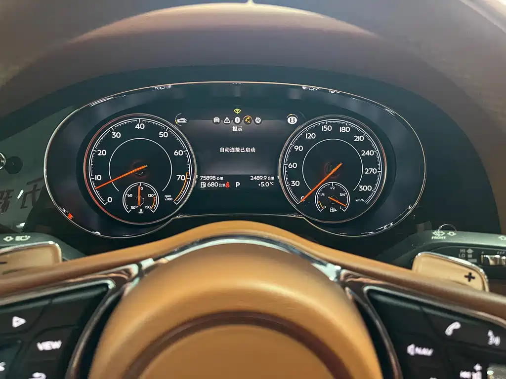 Bentley Bentayga 2020 — фото 14