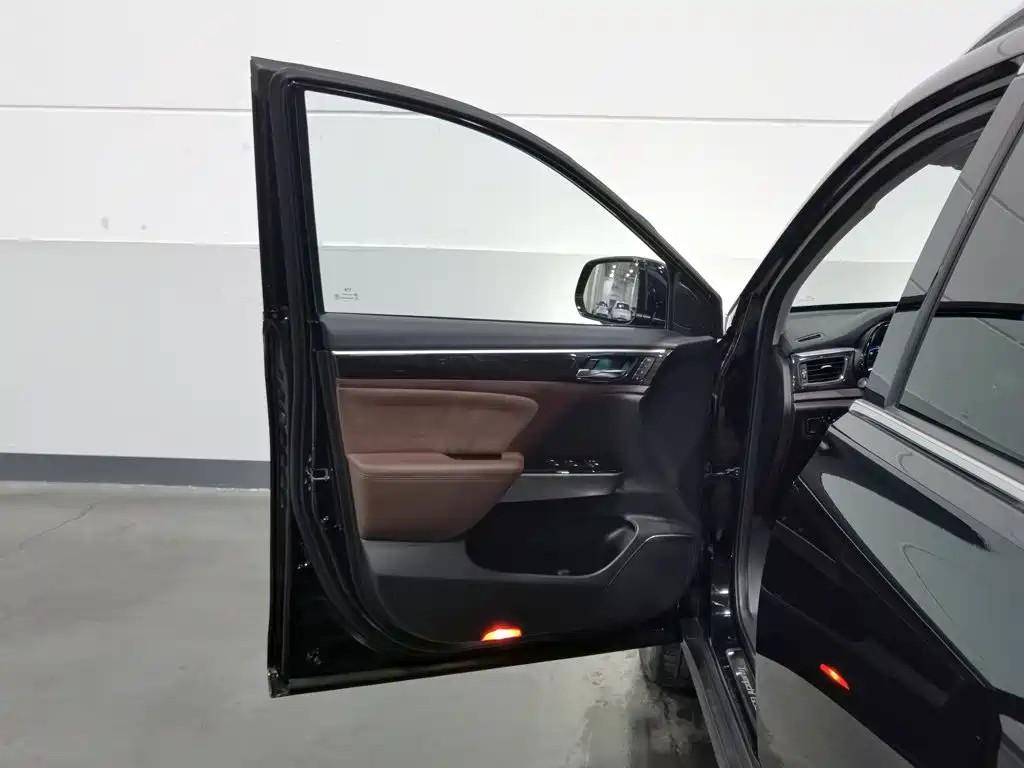 GAC Trumpchi GS8 2018 — фото 8