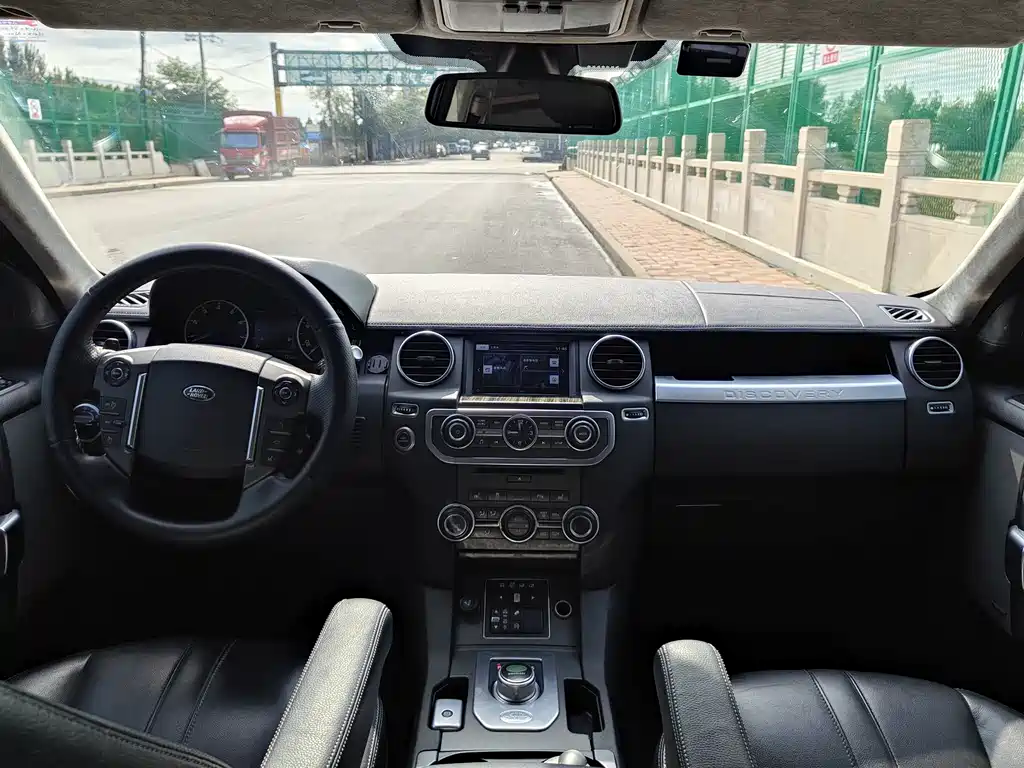 Land Rover Discovery 2016 — фото 12