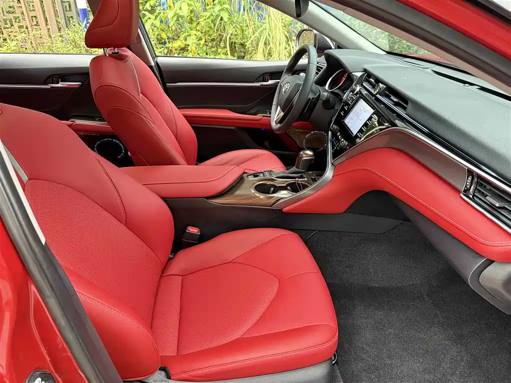 Toyota Camry 2018 — фото 7
