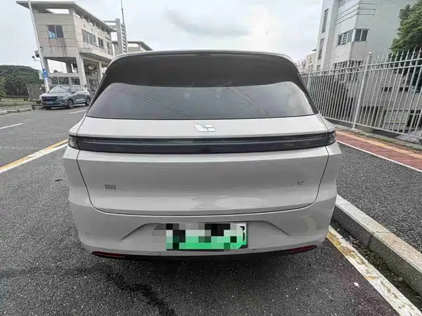 Li Auto L6 2025