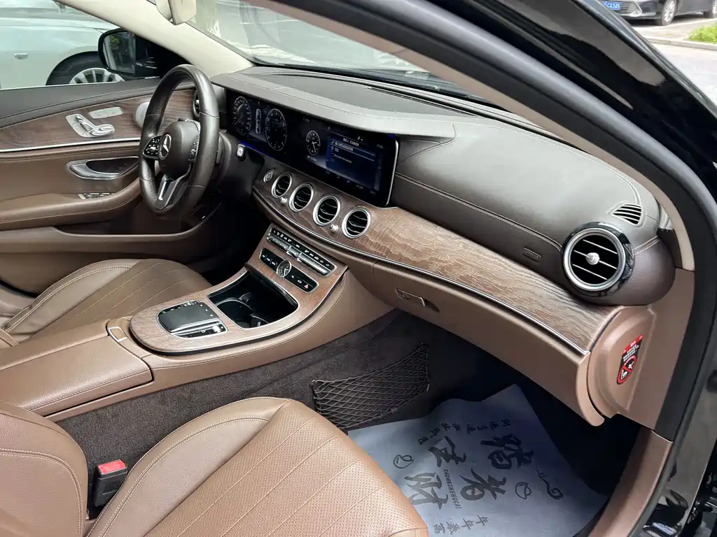 Mercedes-Benz E-Class 2020 — фото 11