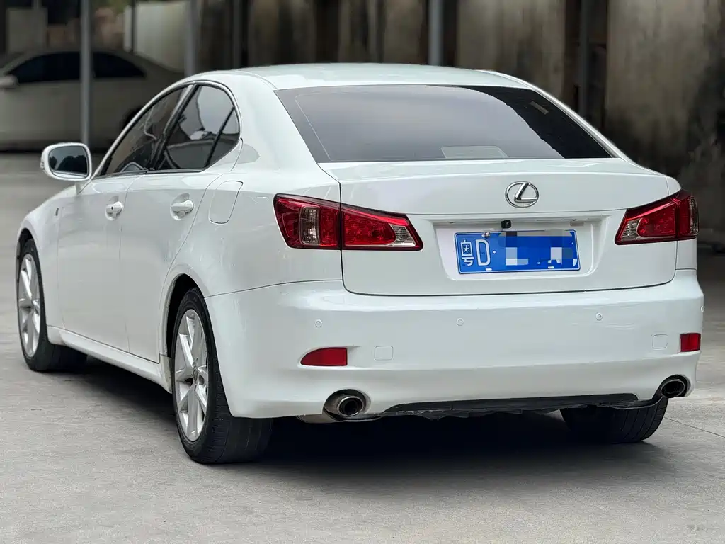 Lexus IS 2012 — фото 10