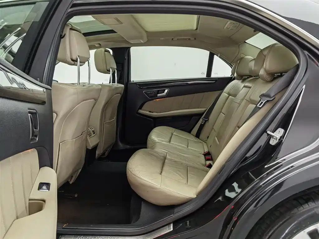 Mercedes-Benz E-Class 2013 — фото 15