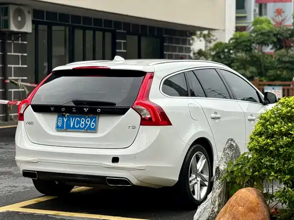 Volvo V60 2014