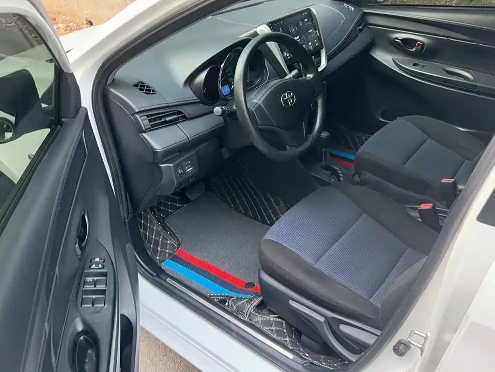 Toyota Yaris L 2016 — фото 18