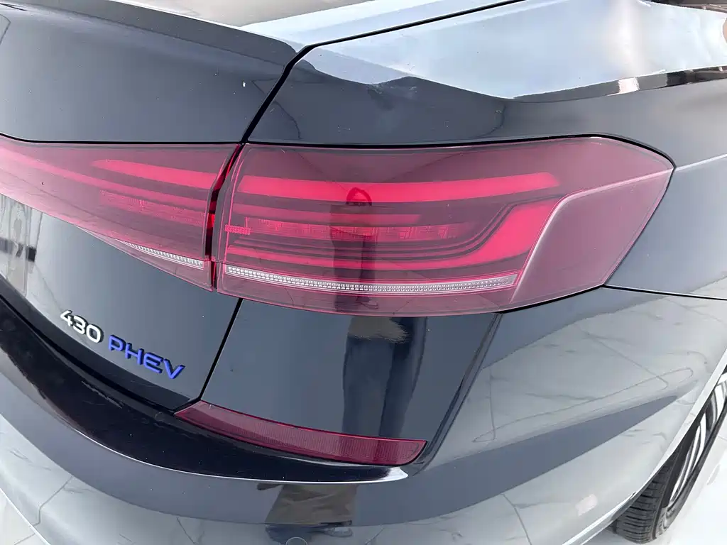 Volkswagen Passat Plug-In Hybrid 2023 — фото 23