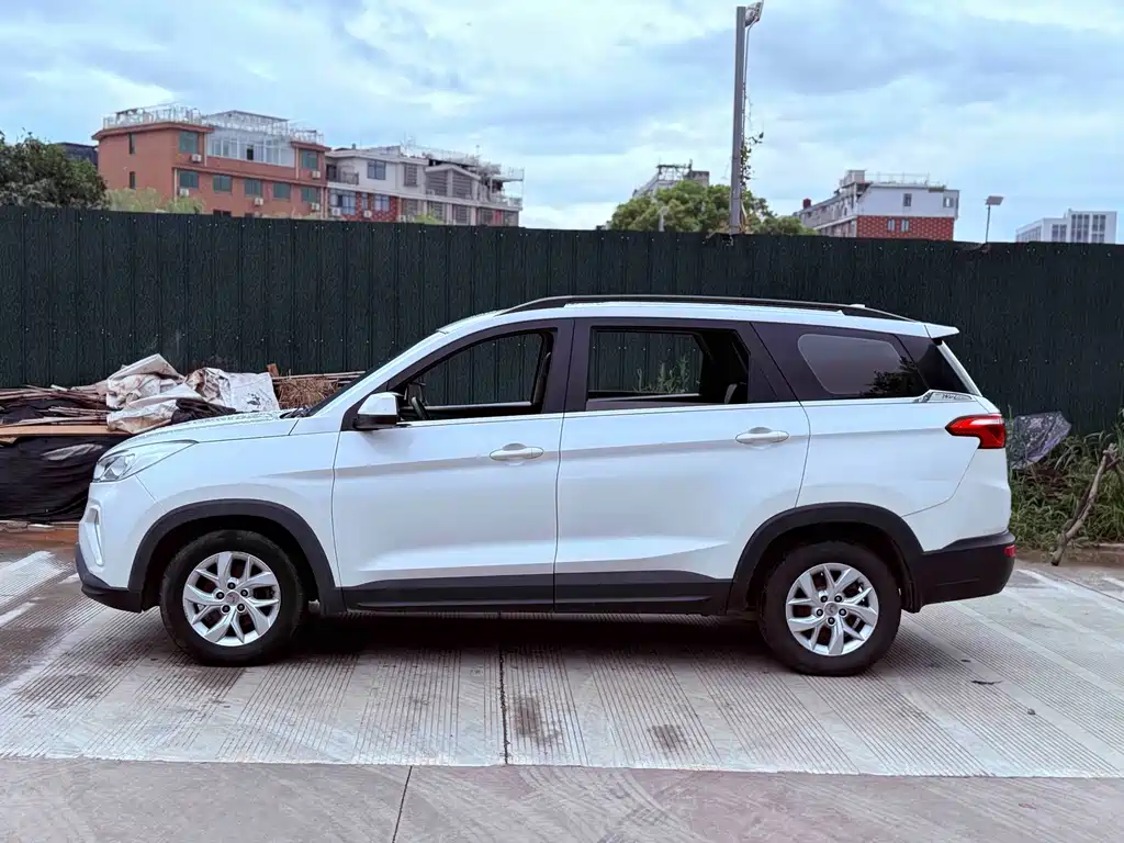 Wuling Hongguang S3 2018 — фото 8