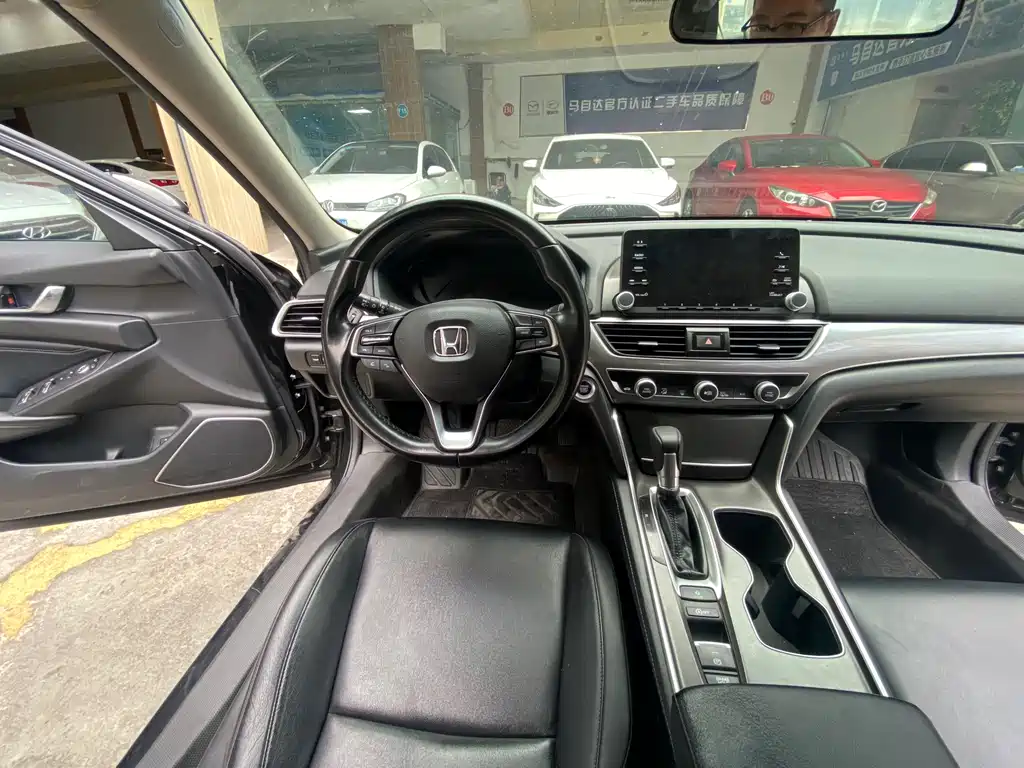 Honda Accord 2019 — фото 16
