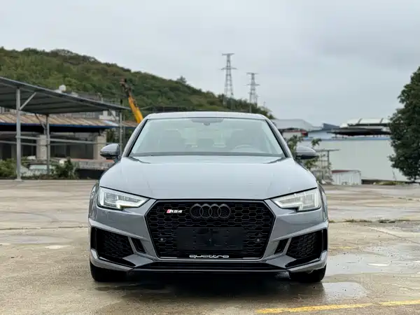 Audi A4L 2019