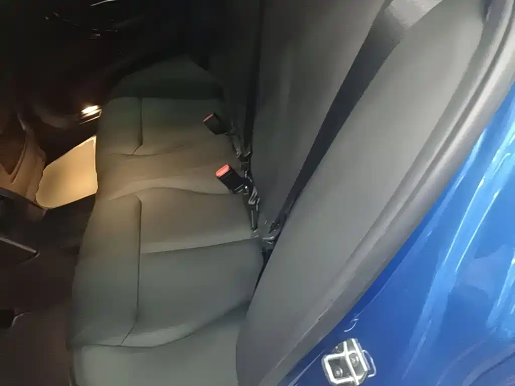 BMW 3 Series 2018 — фото 17