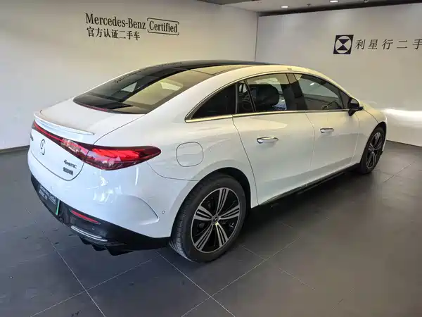 Mercedes-Benz EQE 2025